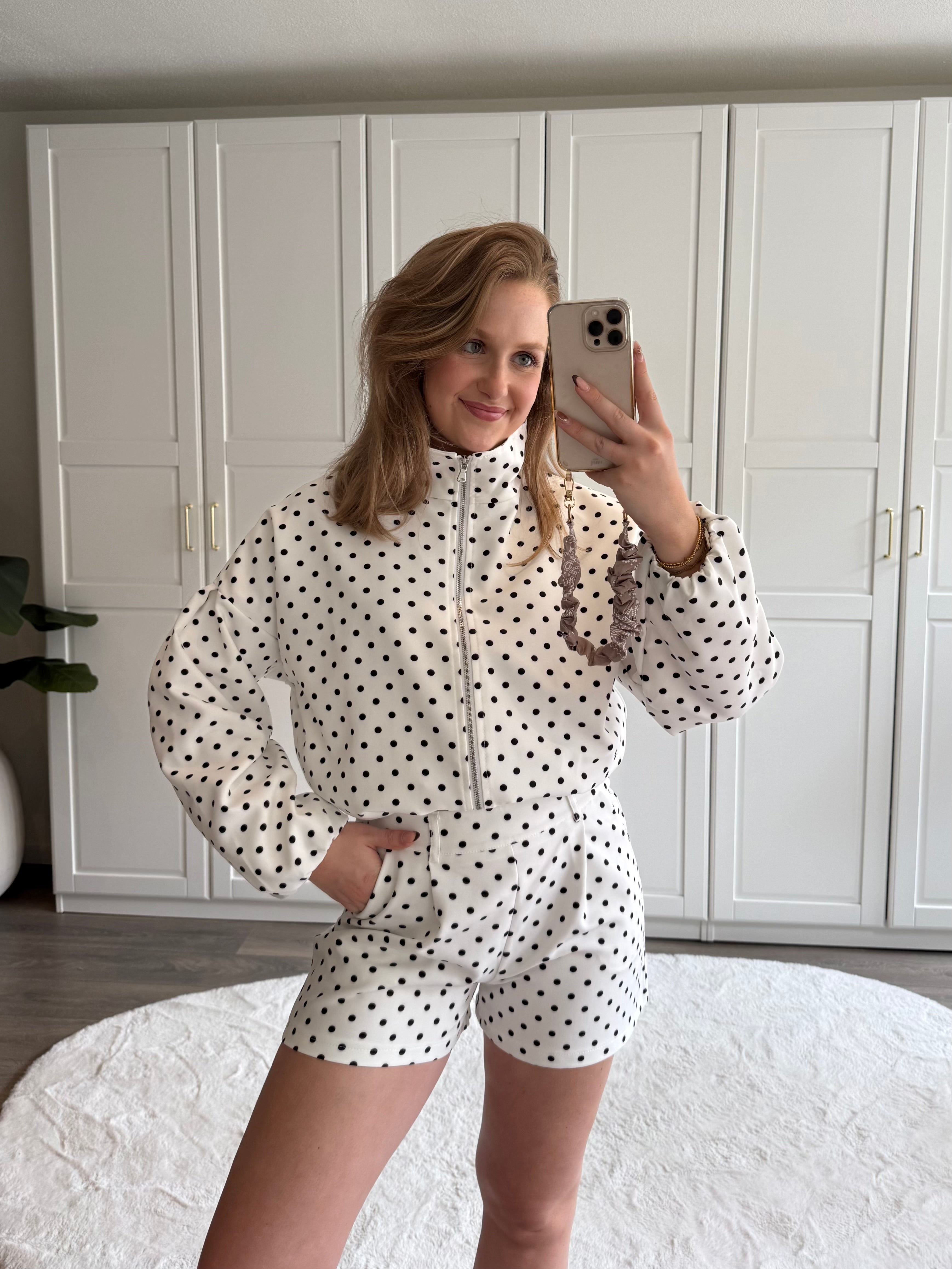 Short Olivia | Wit