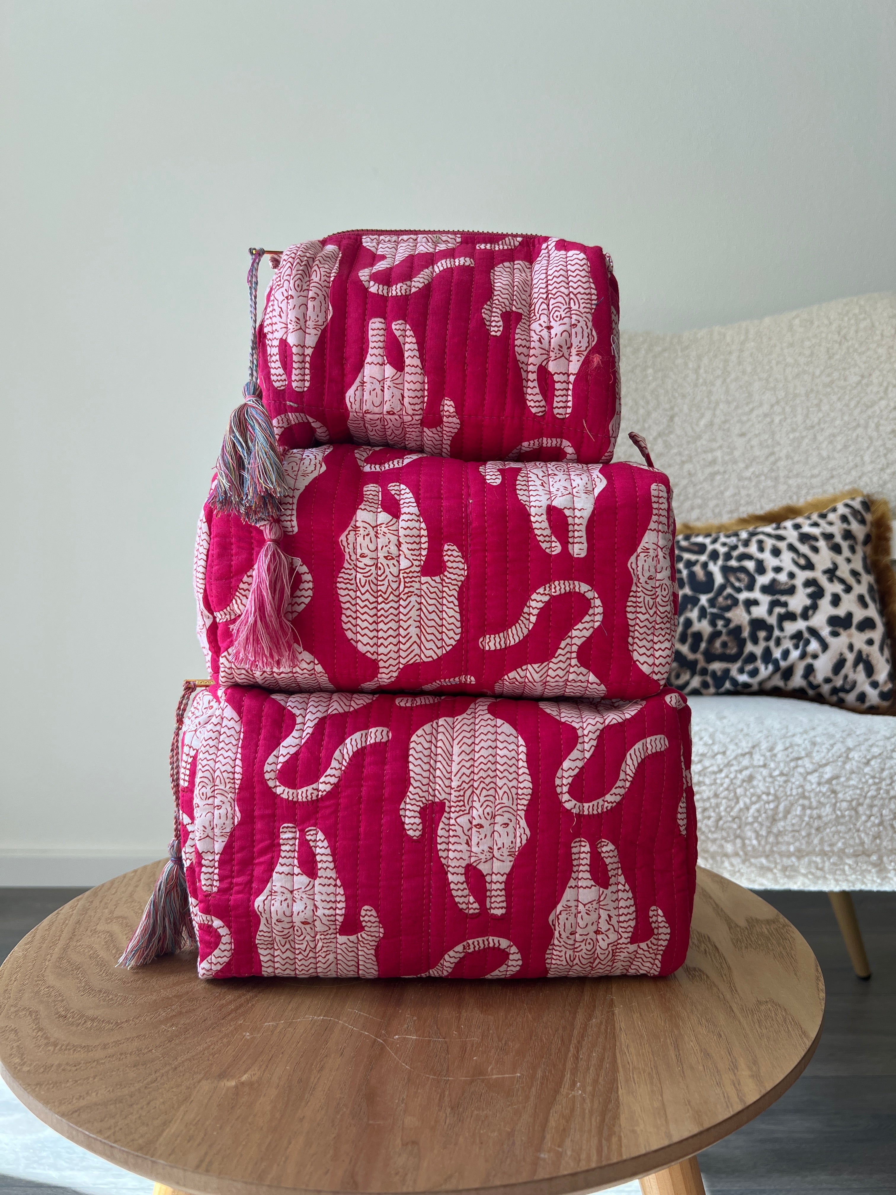 Bali Toilettas L | Fuchsia