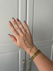 Hand Chain Pearls | Goud