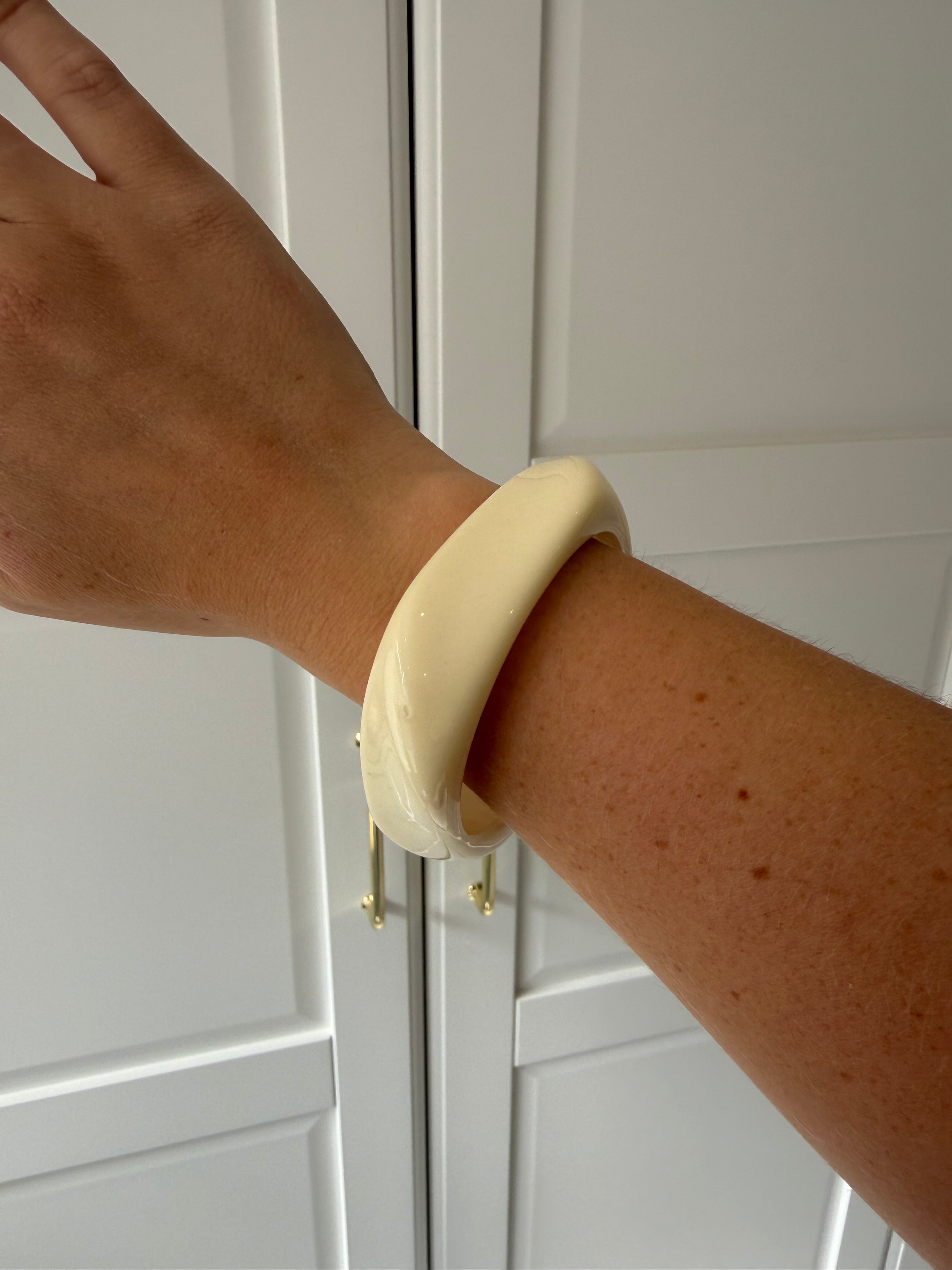Statement Bangle Armband | Creme