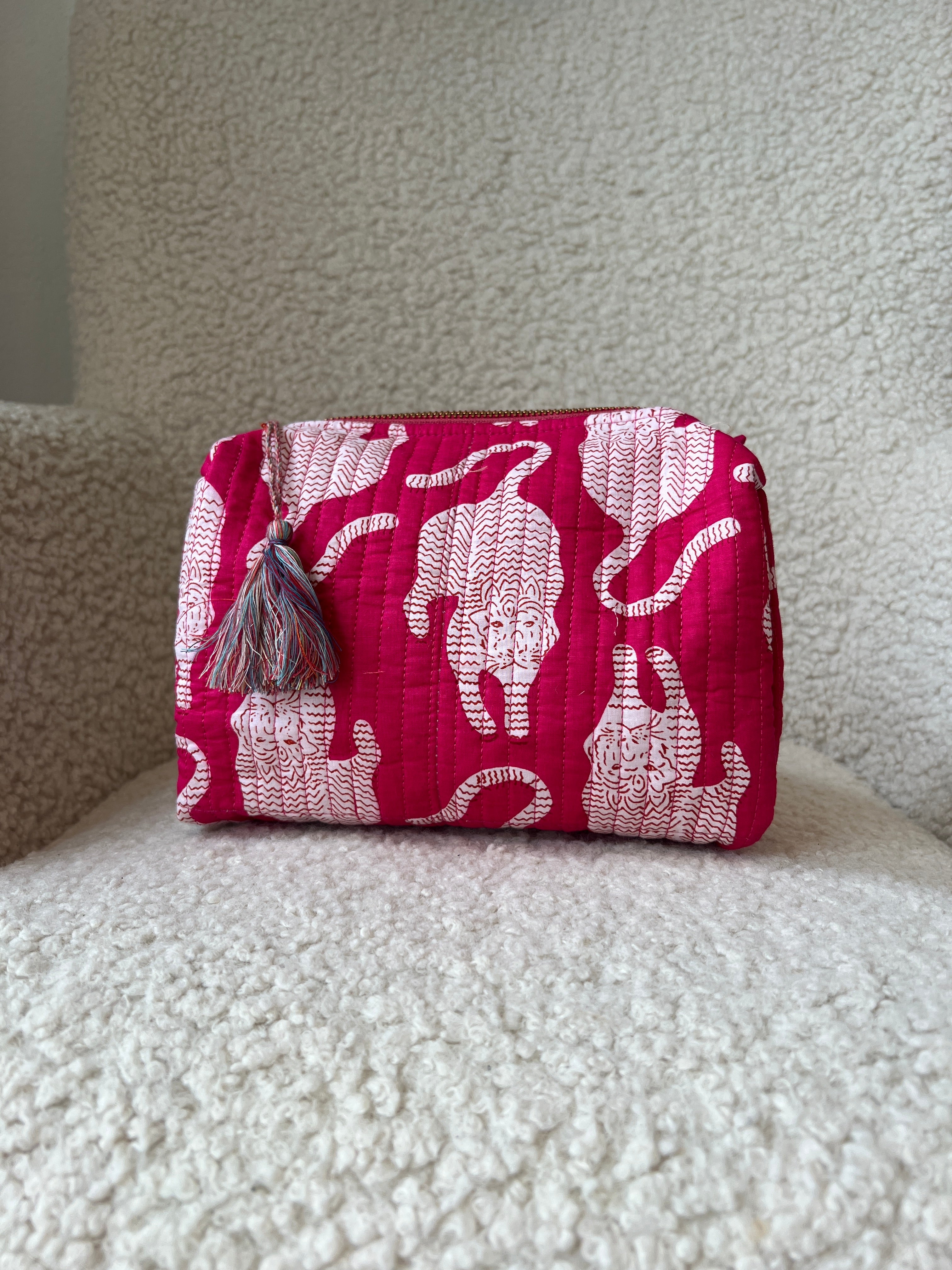 Bali Toilettas L | Fuchsia