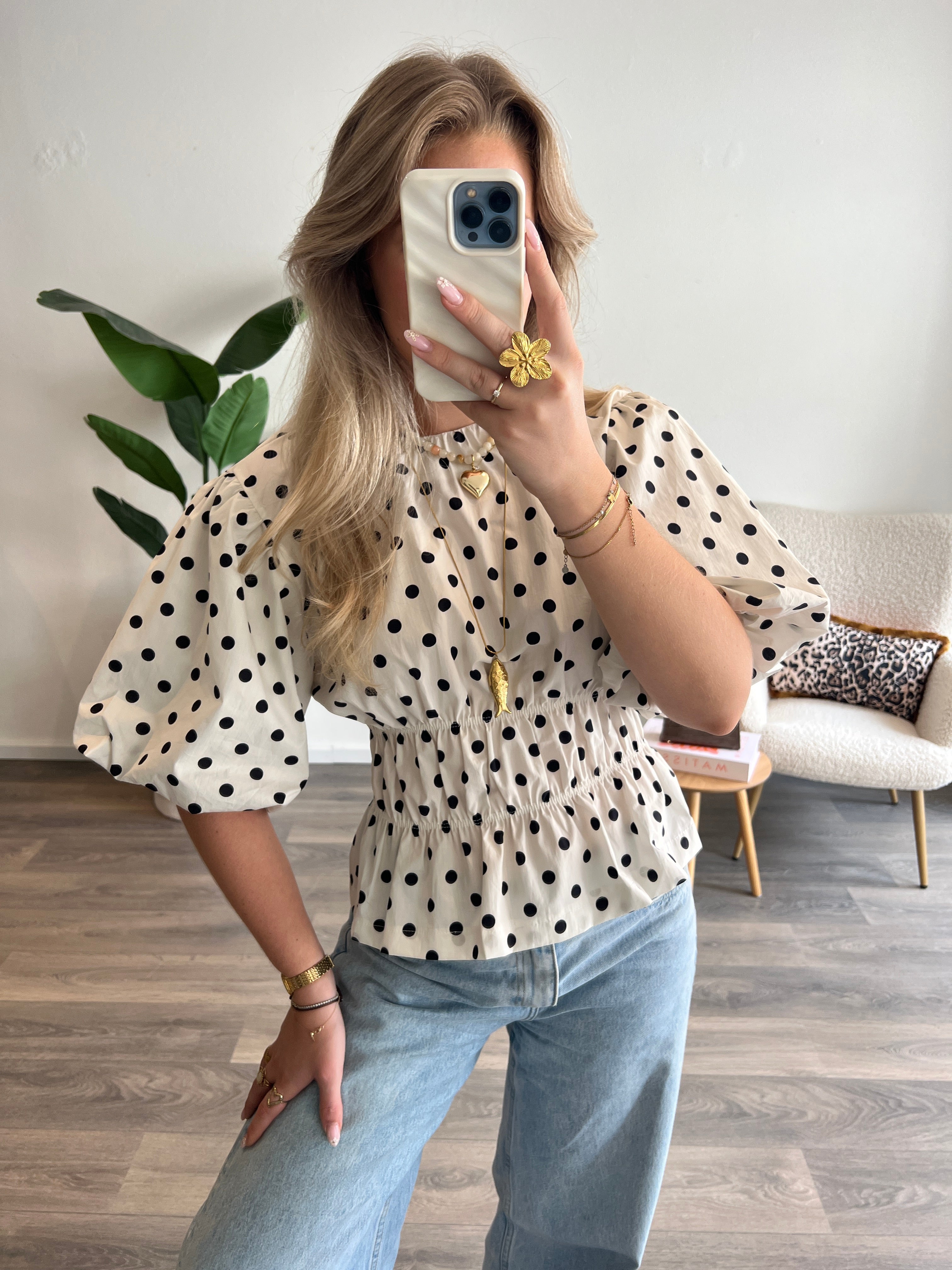 Top Amara | Wit