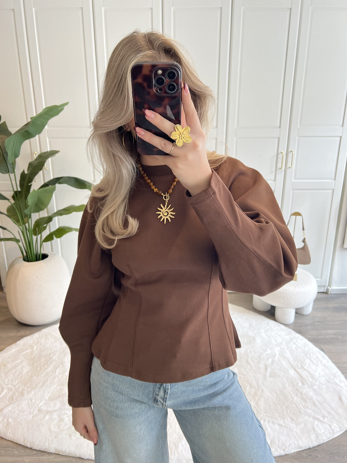 Sweater Sally | Bruin